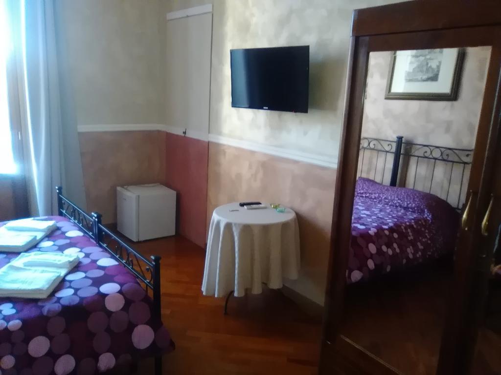 B&B Giovine Italia ローマ エクステリア 写真